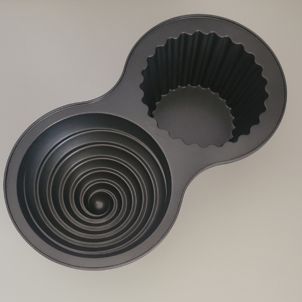 Wilton Giant Cupcake Baking Pan/Mold